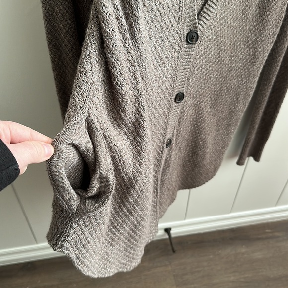 Sweater - Picture 5 of 6